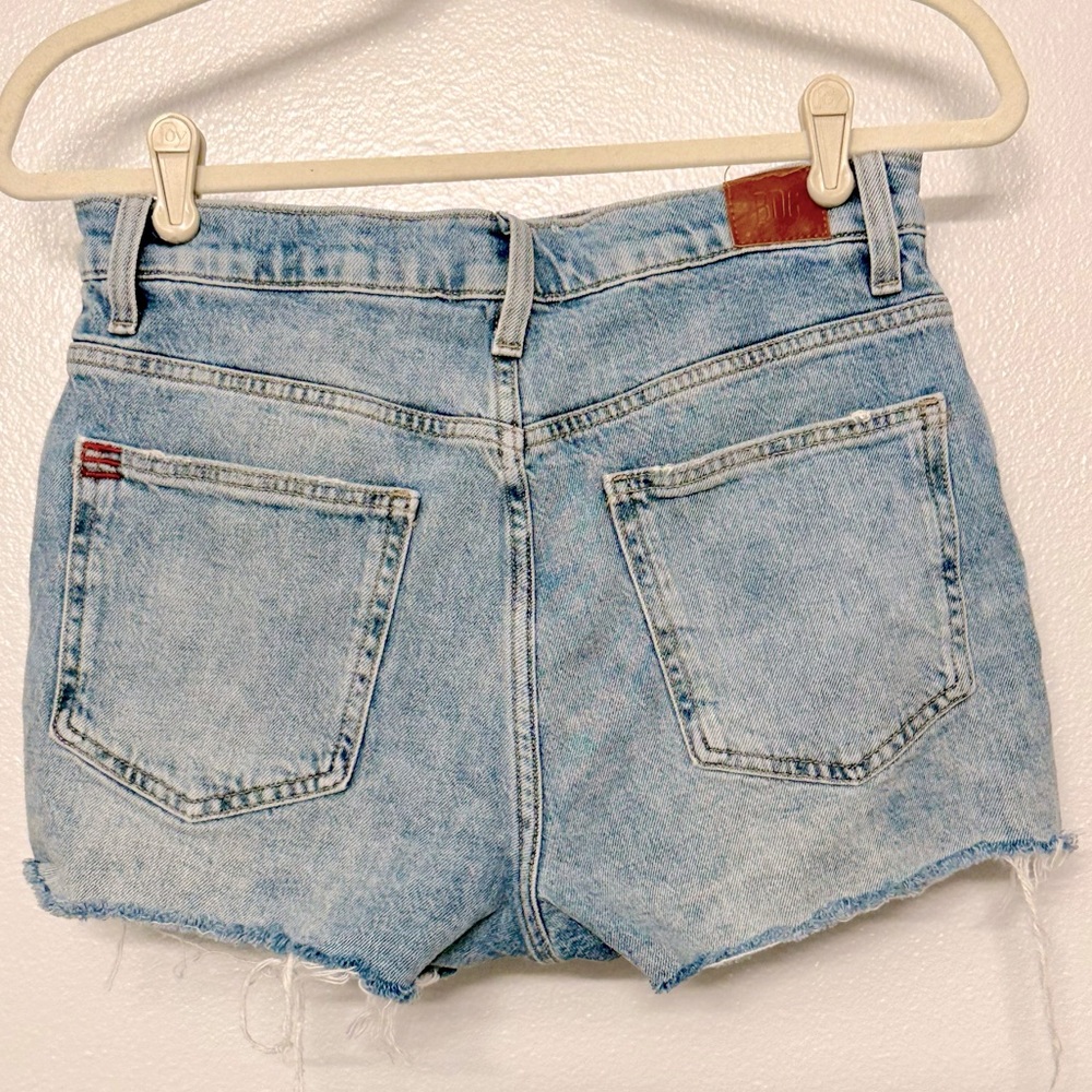 BDG Urban Outfitters Girlfriend Short High Rise Lt Wash Denim Frayed Hem Sz 28 - Picture 2 of 8